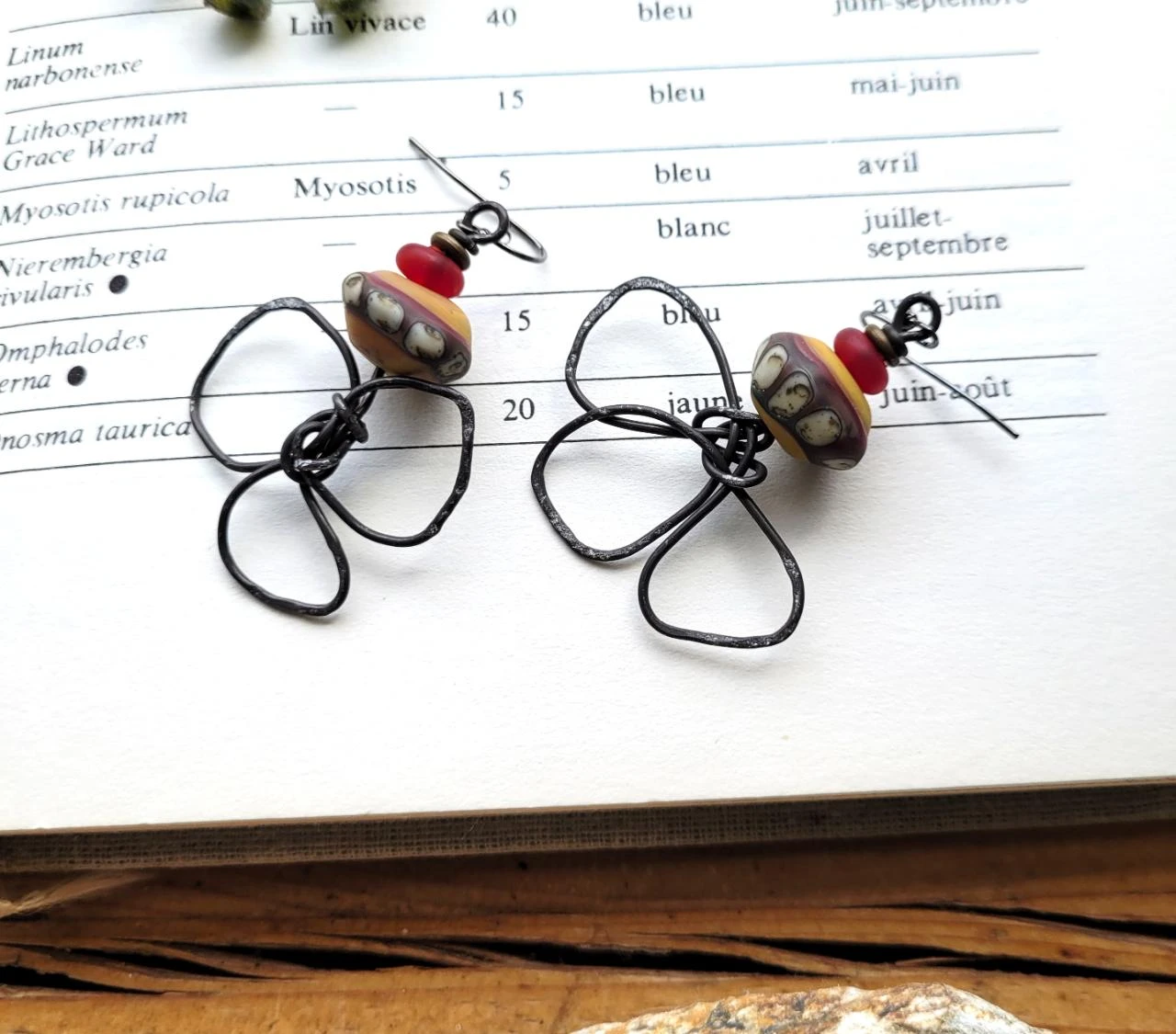Clover charms made of wrought iron for these spectacular earrings.. – photo 4